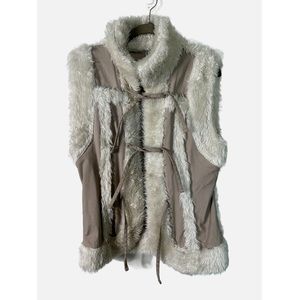 Grizzly faux fur vest in size large
